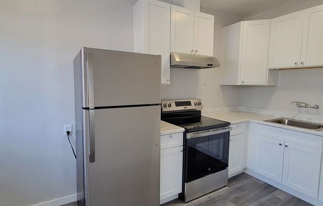 Studio, 1 bath, 450 sqft, $1,595, Unit 11