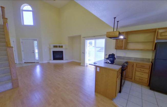 Gorgeous West Side Town Home with 2 Car Garage + Vaulted ceilings! Available July 25th!
