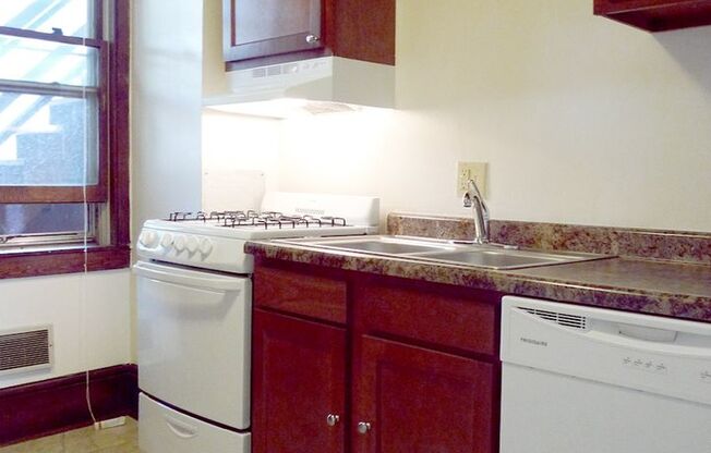 1 bed, 1 bath, 410 sqft, $1,000, Unit 18 - 1925 - 1