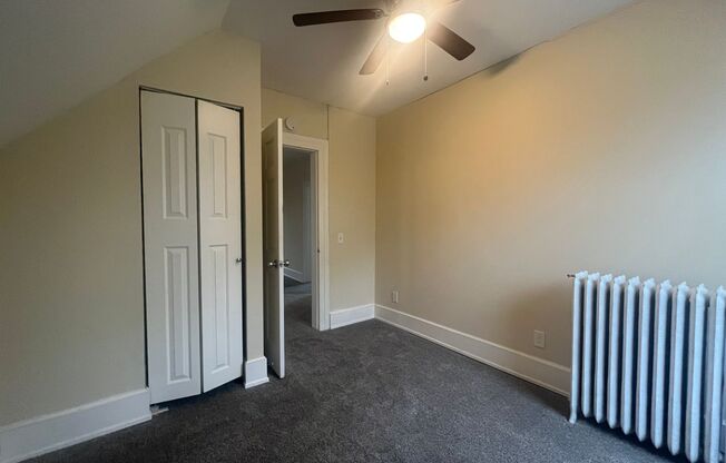 2 beds, 1 bath, 1,300 sqft, $1,470