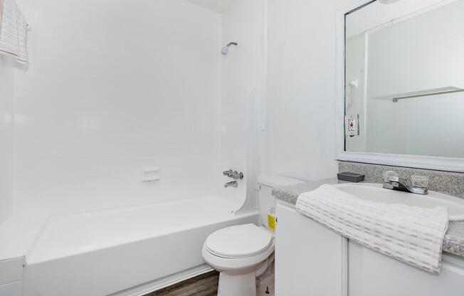 2 beds, 1 bath, 850 sqft, $1,059