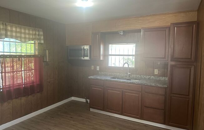 2 beds, 1 bath, $1,195