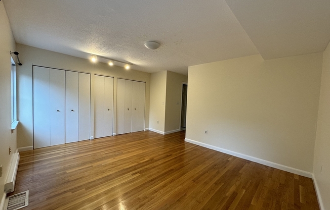 2 beds, 2 baths, $3,500, Unit 24B