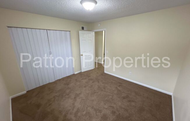 2 beds, 1 bath, 1,009 sqft, $1,095, Unit J2