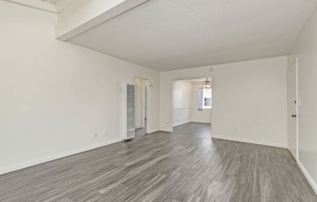 2 beds, 1 bath, 935 sqft, $2,600, Unit 30