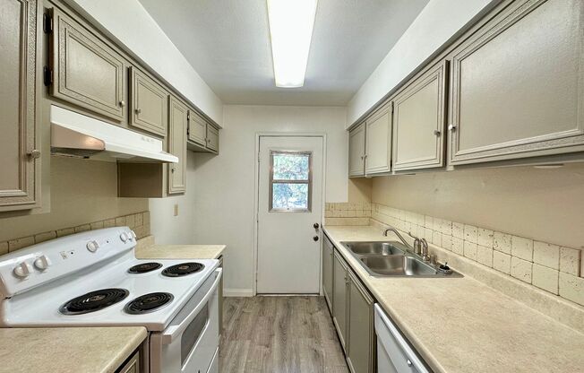 2 beds, 1 bath, $2,450