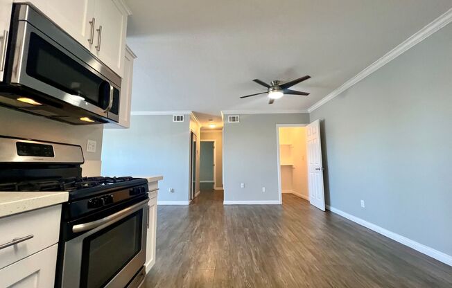 2 beds, 1.5 baths, 900 sqft, $2,885, Unit F20