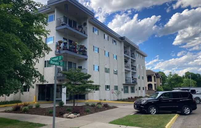 1 Bed / 1 Bath Condo in a Strictly 62+ Community in the Hip Strip!