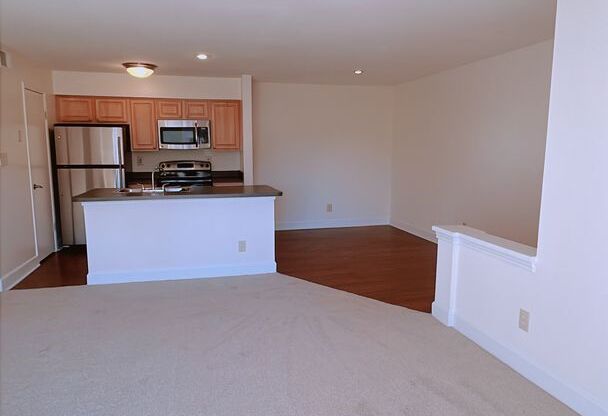 1 bed, 1 bath, 779 sqft, $1,600, Unit 902 #2D