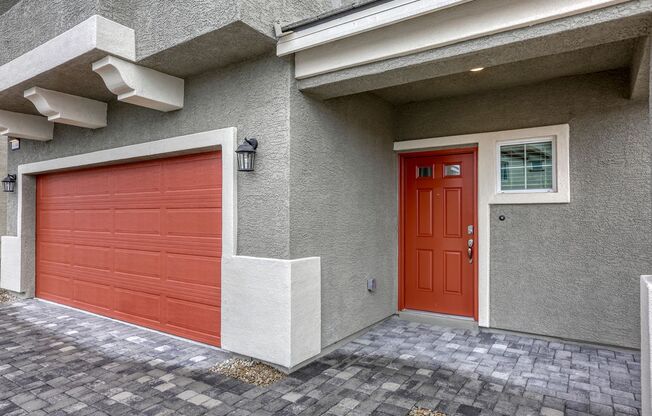 Beautiful 5 Bed / 3 Bath Home Near Everything!