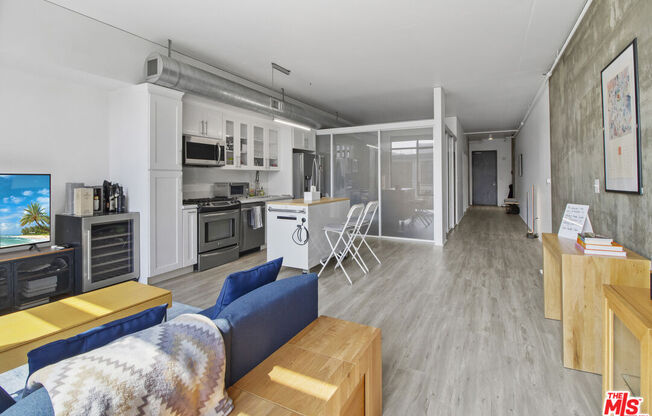 1 bed, 1 bath, 930 sqft, $3,000, Unit 813