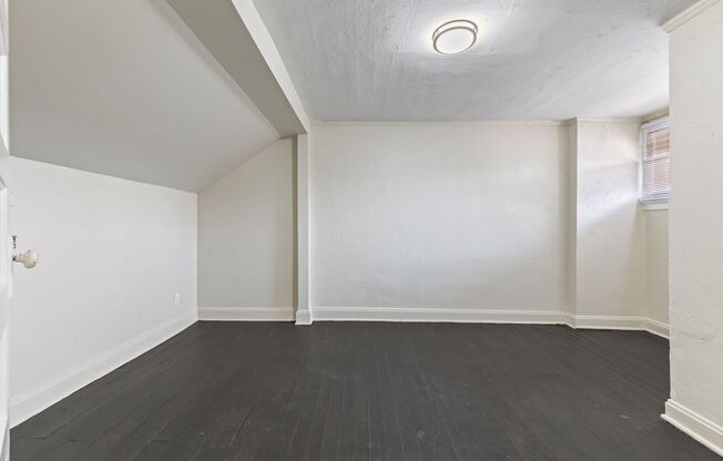 2 beds, 1 bath, 857 sqft, $1,025, Unit 11