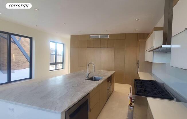 6 beds, 4.5 baths, 6,000 sqft, $55,000, Unit PHA