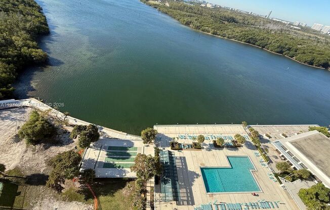 300 BAYVIEW DR APT 2106 SUNNY ISLES BEACH, FL 33160