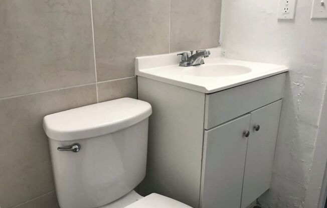 2 beds, 1 bath, 750 sqft, $1,650, Unit 5250-7