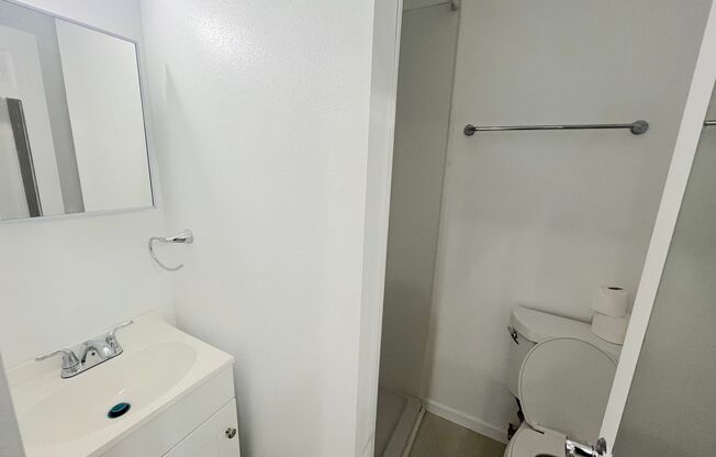 Studio, 1 bath, 240 sqft, $1,141, Unit 14