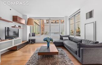 303 E 33 ST