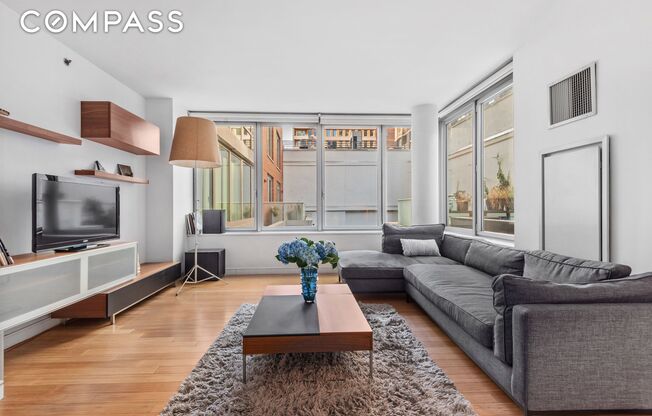 303 E 33 ST