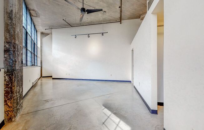 1 bed, 1 bath, 694 sqft, $1,275, Unit 301
