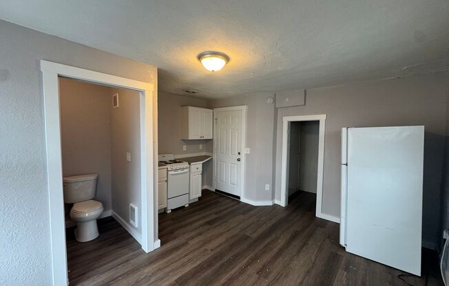 Studio, 1 bath, 600 sqft, $795, Unit 6