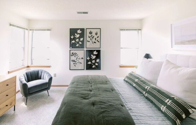 3 beds, 2 baths, 1,225 sqft, $2,025, Unit 4422-202