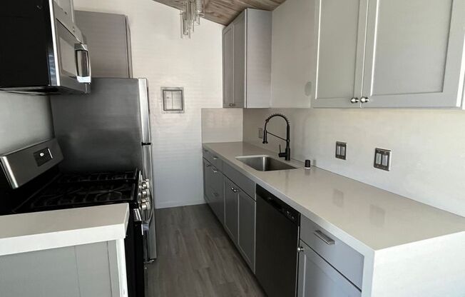 1 bed, 1 bath, $3,600, Unit 14