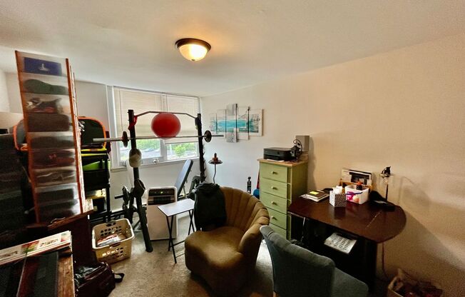 3 beds, 1 bath, $1,625, Unit 308