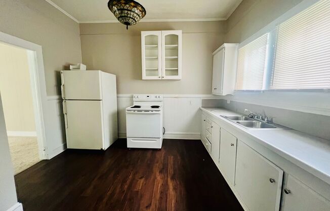 3 beds, 1 bath, $1,300