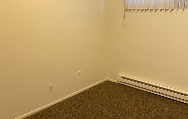 2 beds, 1 bath, 650 sqft, $1,330, Unit 17