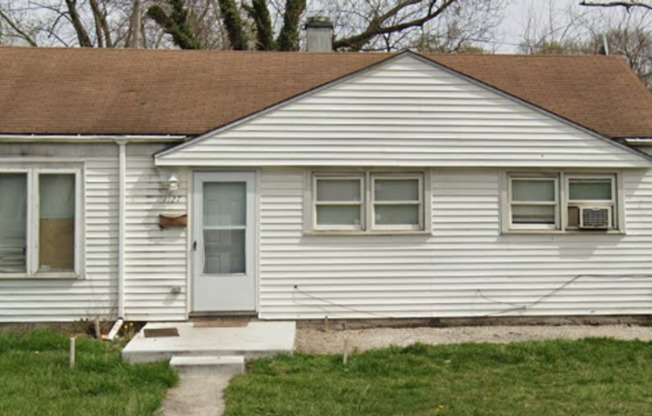 2 beds, 1 bath, $1,100