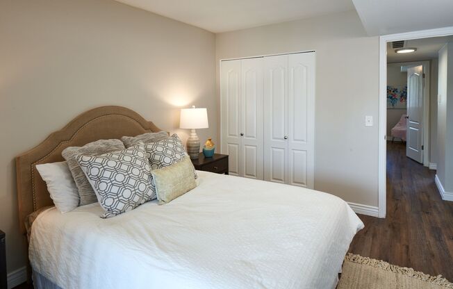 2 beds, 1 bath, 850 sqft, $1,099, Unit 122