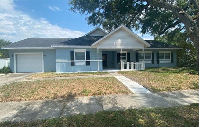 4 Bedroom 2 Bath home in Orlando for RENT!