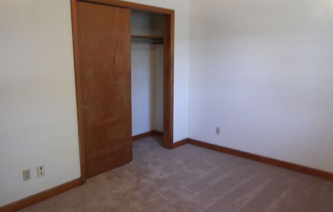 2 beds, 1 bath, 903 sqft, $1,140, Unit M-6