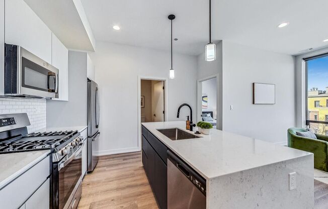 1 bed, 1 bath, 585 sqft, $2,400, Unit 3431-210