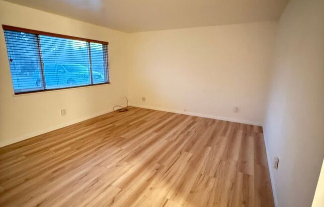 Clean 2 Bedroom / 1 Bathroom Condo Available in Kern City!