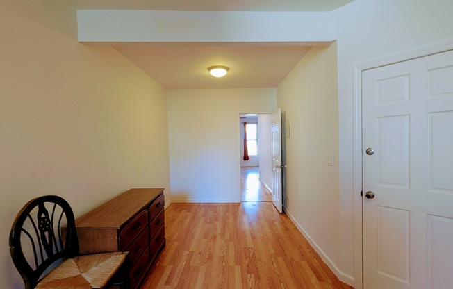 2 beds, 1 bath, $3,500, Unit 2R