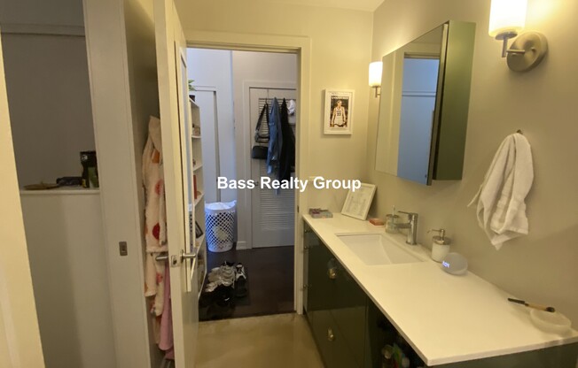 5021 N KENMORE