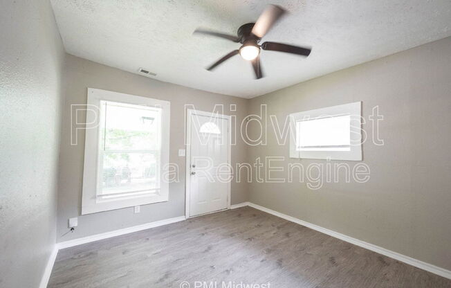2903 N CHESTER AVE