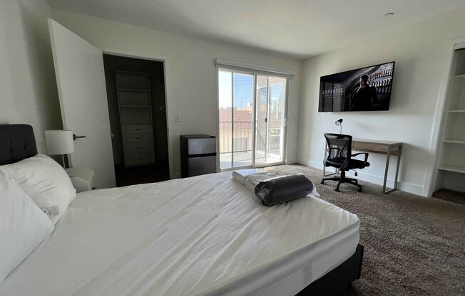 4 beds, 3 baths, 120 sqft, $1,850, Unit 303 - Grand Master Bedroom - 4