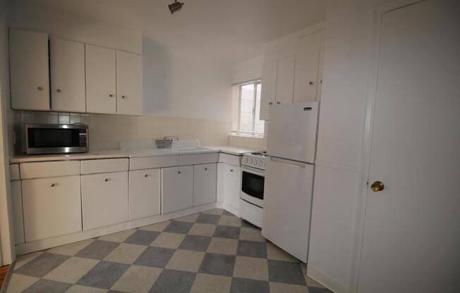 2 beds, 1 bath, 1,100 sqft, $1,695