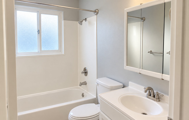 2 beds, 1 bath, 817 sqft, $3,400, Unit Unit 10