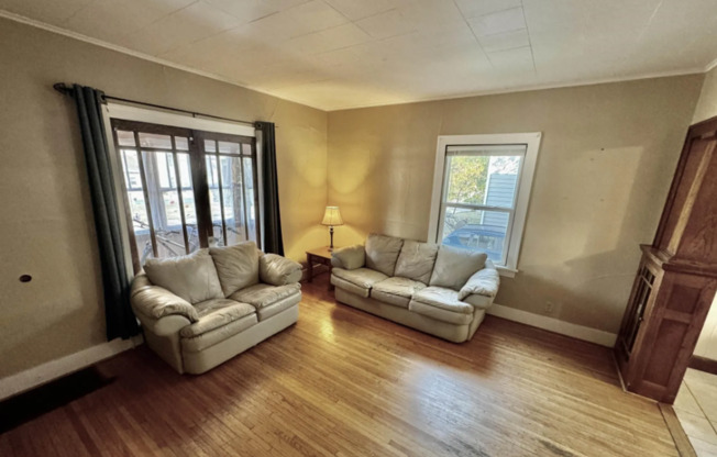 3 beds, 1 bath, $1,200