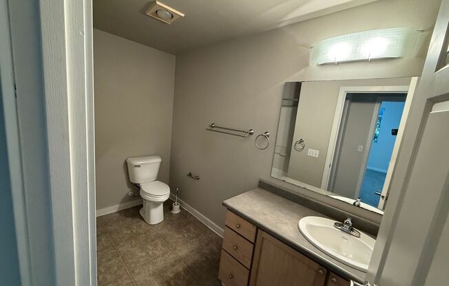 Beautiful Bottom Floor 2bd 1bath Condo For Rent!