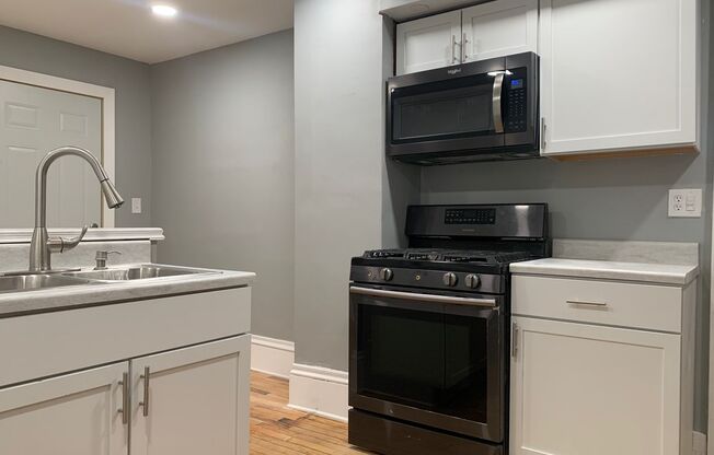 Spacious 4 Bedroom 2 Bathroom Home in Minneapolis!