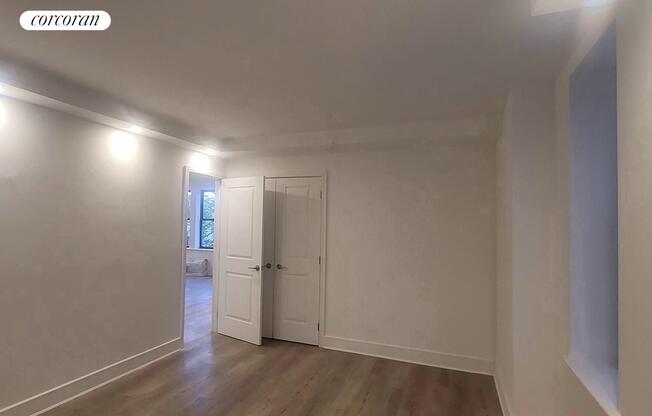 2 beds, 1 bath, $7,400, Unit 5I