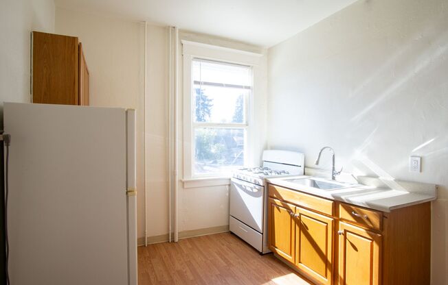 2 beds, 1 bath, $1,350, Unit 311