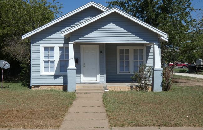 3 beds, 1 bath, $1,095