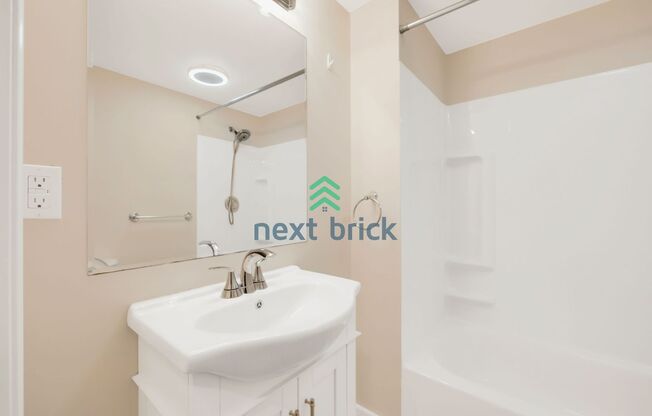 5 Beds and 3 Baths Single-family Home Available for Rent