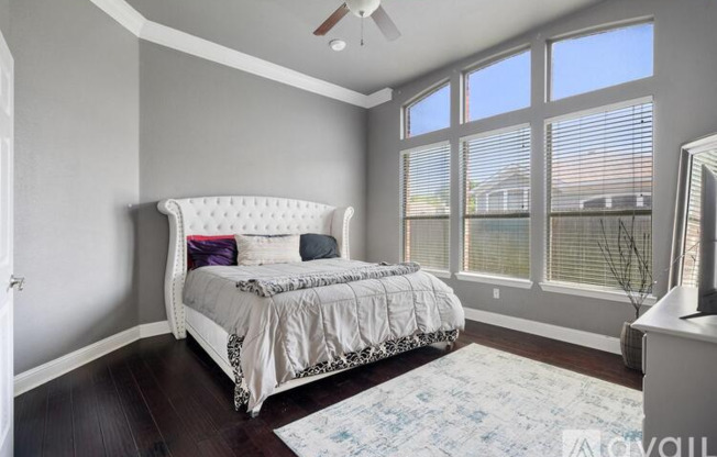 412 CYPRESS HL DR