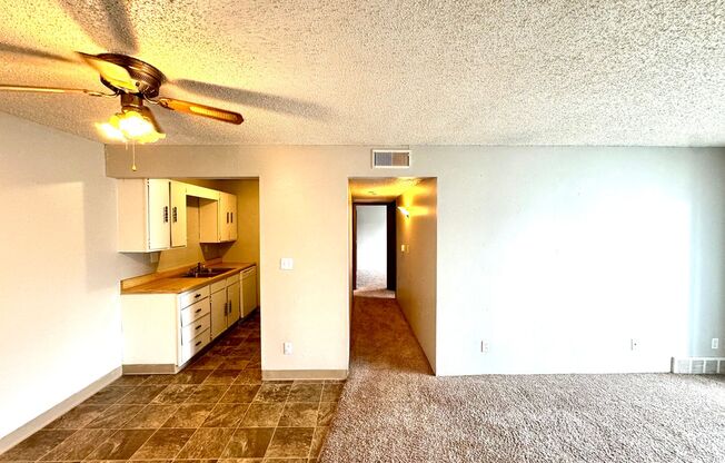 2 beds, 1 bath, 800 sqft, $850, Unit 3710-02